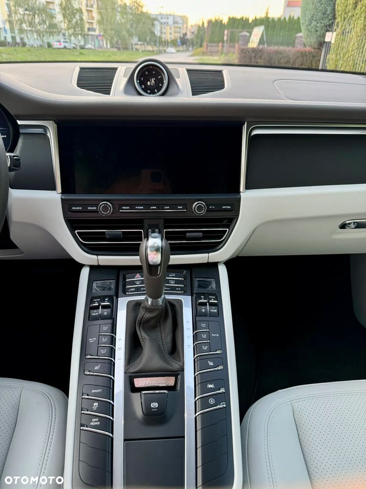 Porsche Macan Standard - 22