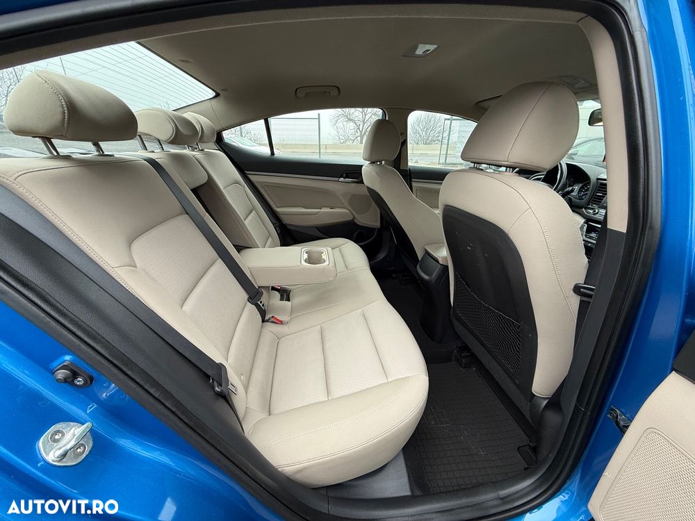 Hyundai Elantra 1.6 CRDI Exclusive - 7