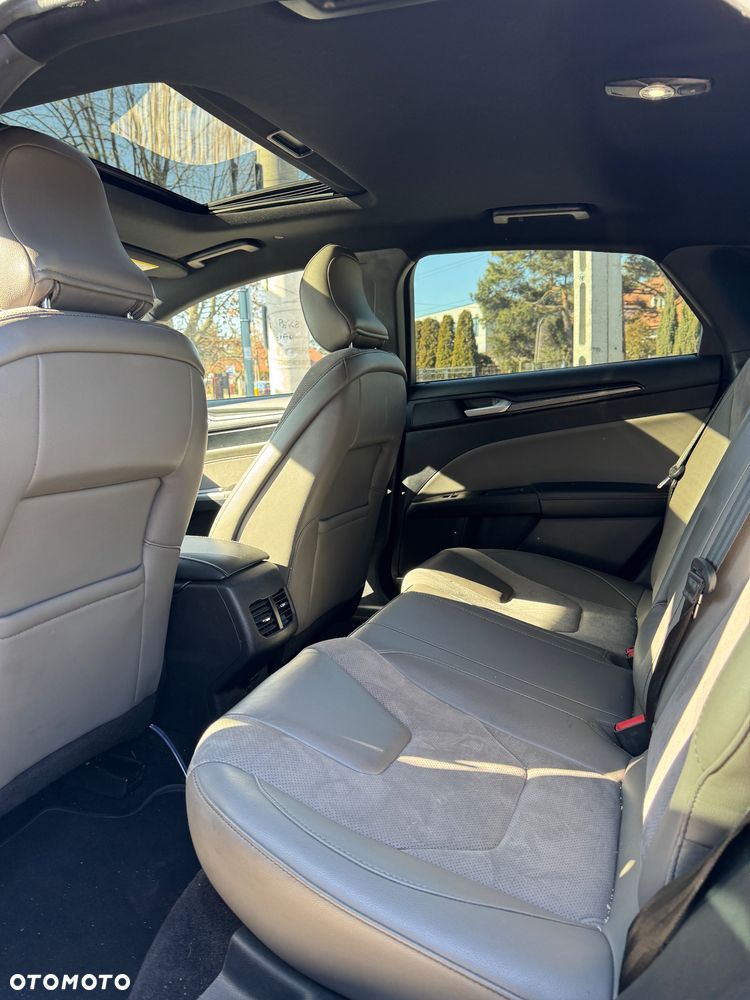 Ford Fusion - 10