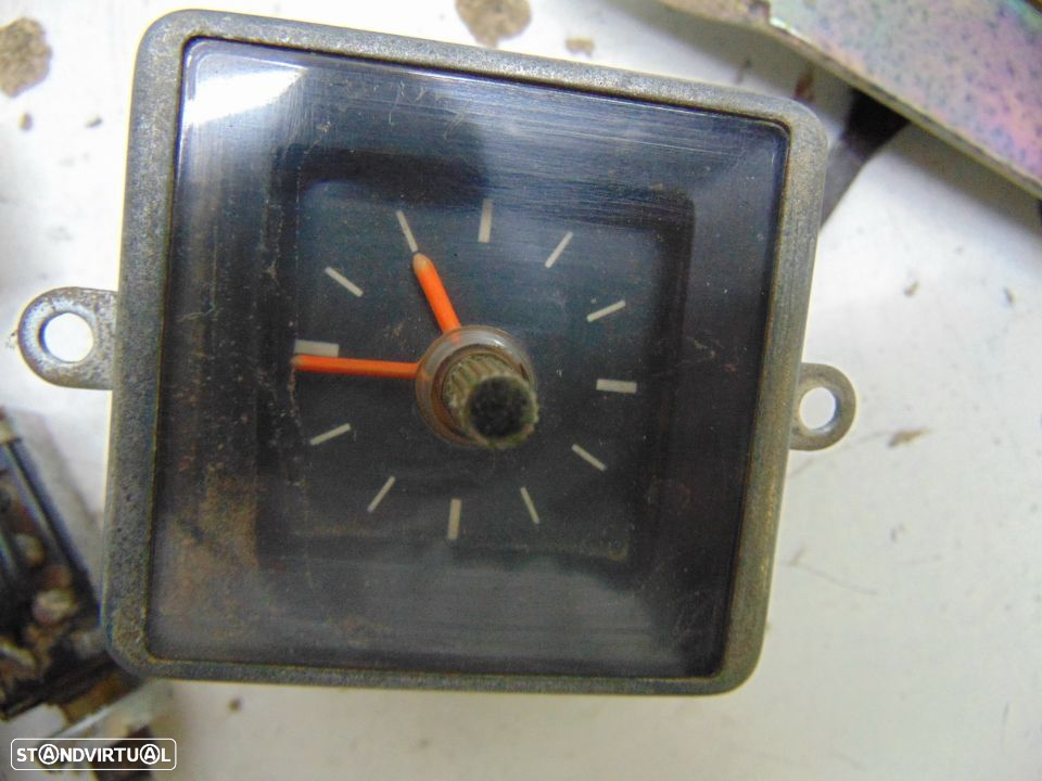 Datsun 1200 conta km e + peças - 8