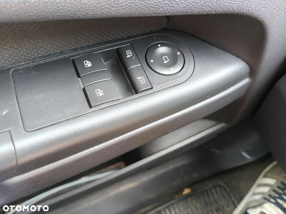 Kia Carnival V6 Executive - 31