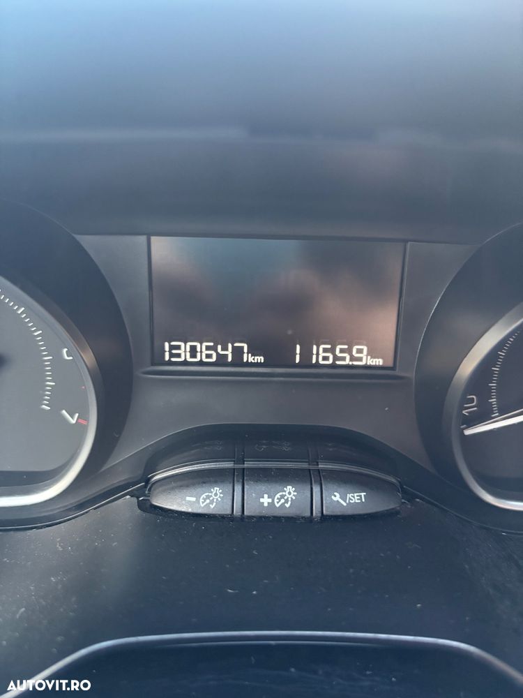 Peugeot 2008 1.2 L PureTech Active - 7