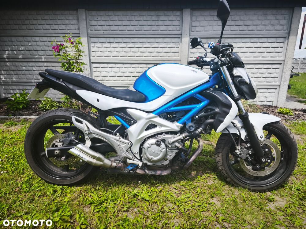 Suzuki Gladius - 1