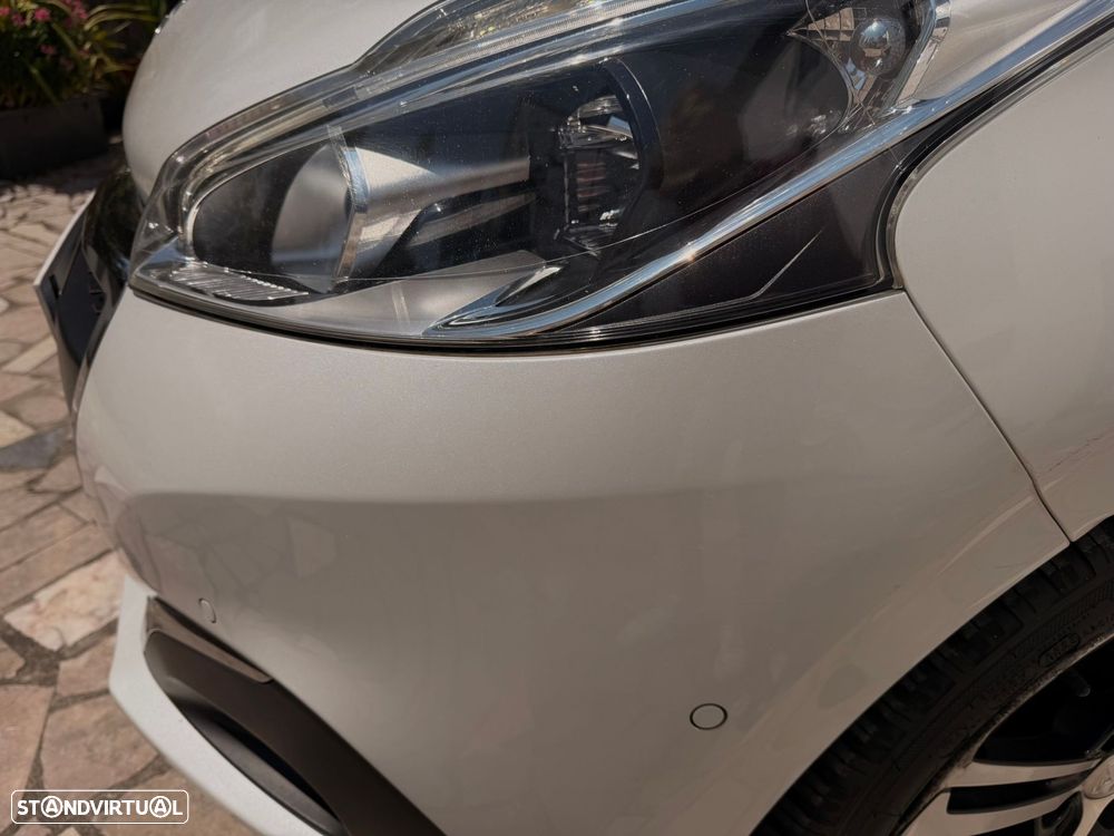 Peugeot 208 1.2 PureTech GT Line - 41