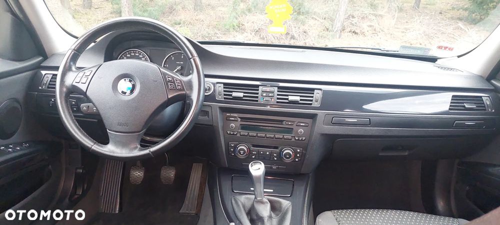 BMW Seria 3 318d - 11