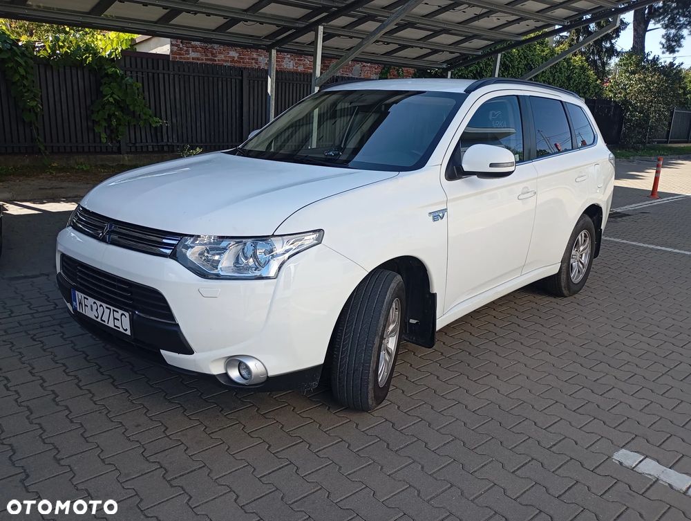 Mitsubishi Outlander - 2