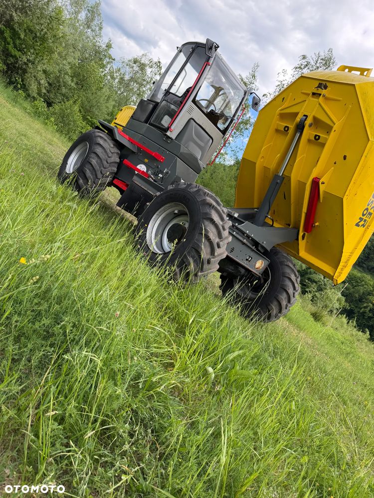 Wacker Neuson DW90 Wozidło 4x4 OBROTOWE.  9 ton ładowność z Pełną kabiną.  1799 mtg 2022 rok. Jak nowe z salonu PERKINS turbo silnik 4cylindry! Pochodzi z Norweskiego Gospodarstwa Ziemniaczanego! Pełne sterowanie dżojstik REWERS HYDROSTATIC. Ogrzewana wentylowana Kabina Opony zero zużycia. Aktualna DEKRA. Kamery wysokiej jakośći! Zero luzów i wycieków. Szybka wolna jazda. Wielka Okazja. Oświetlenie pełne Fabryczne. Hak. Podzespoły dosłownie Nowe! Lokalizacja NOWY SĄCZA - 1