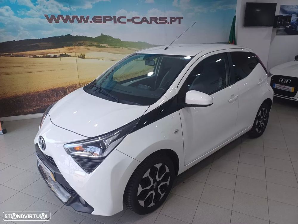 Toyota Aygo 1.0 X-Clusiv - 1