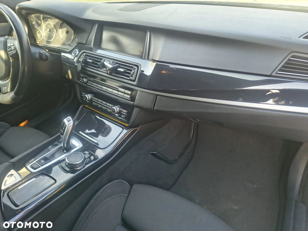 BMW Seria 5 520d M Sport - 29