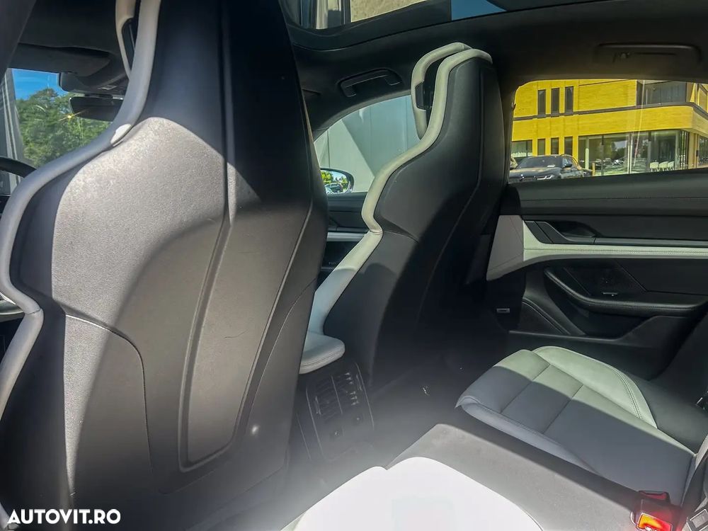 Porsche Taycan Turbo - 17