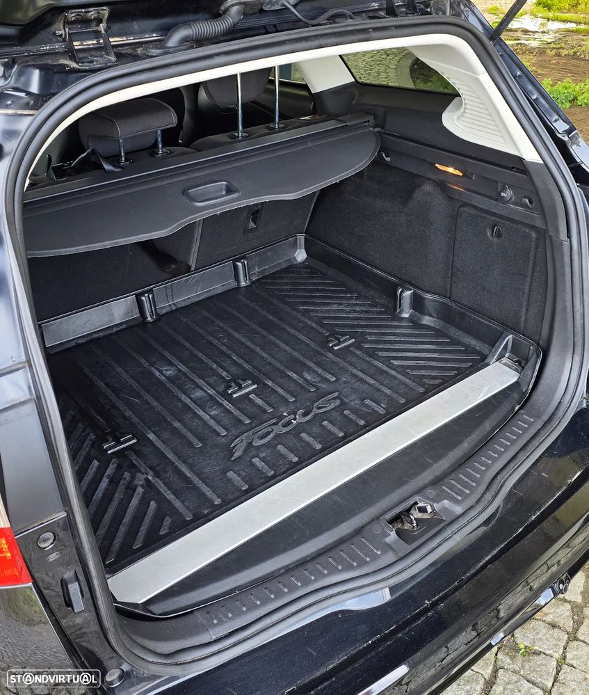 Ford Focus SW 1.0 EcoBoost S&S ST-Line - 9