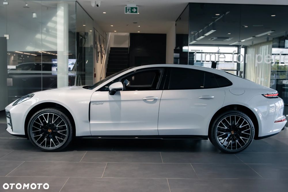 Porsche Panamera 4 E-Hybrid PHEV - 4