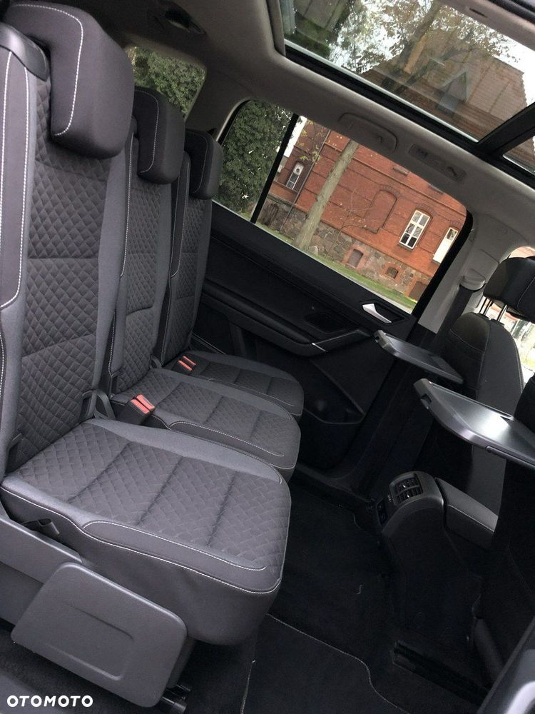 Volkswagen Touran - 10