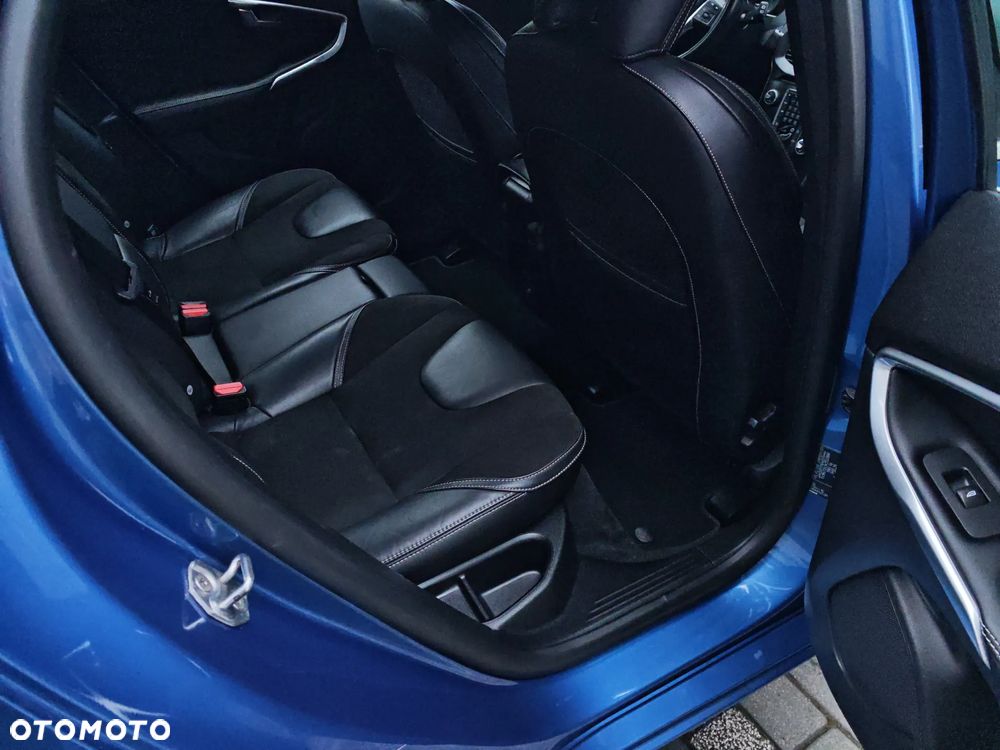 Volvo V40 D2 Drive-E SCR R-Design Momentum - 30