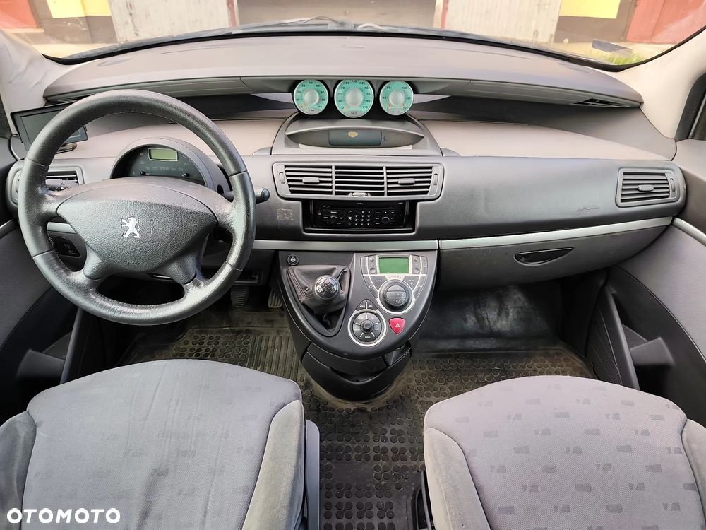 Peugeot 807 2.2 ST - 6