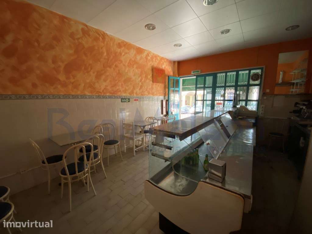 Vende-se Café/Snack Bar na Tapada das Mercês - Próximo da Estação CP - Grande imagem: 2/8