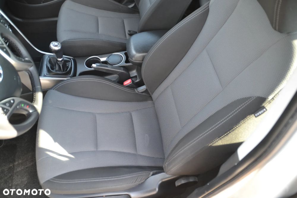 Hyundai i30 i30cw 1.6 Trend - 21