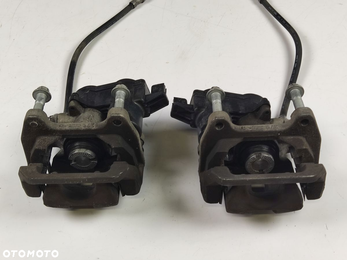 VOLVO XC40 2.0T T4 17-21r Zacisk Hamulcowy Prawy i Lewy Tył - 11
