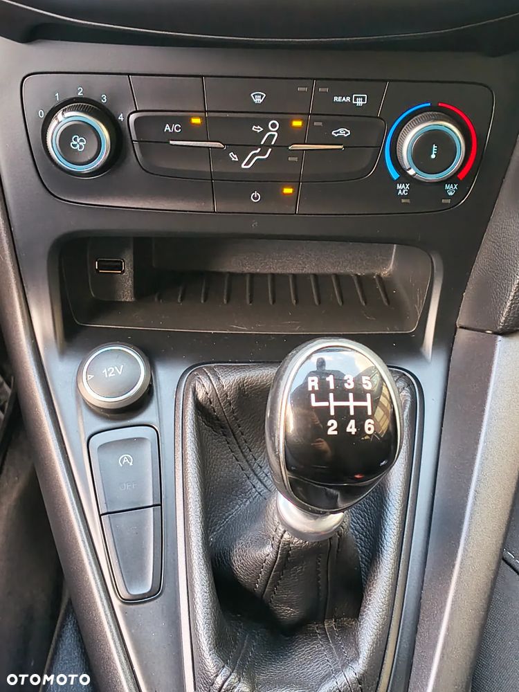 Ford Focus 1.5 TDCi SYNC Edition - 23