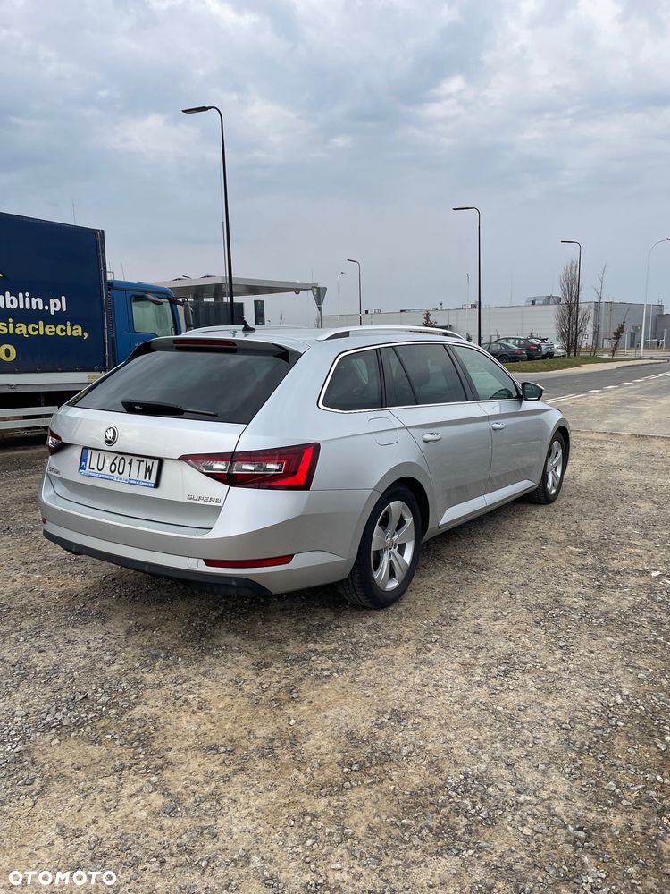 Skoda Superb 2.0 TDI Premium Edition - 4