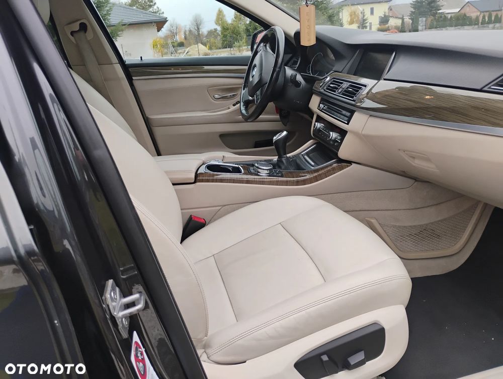 BMW Seria 5 520d Modern Line - 19