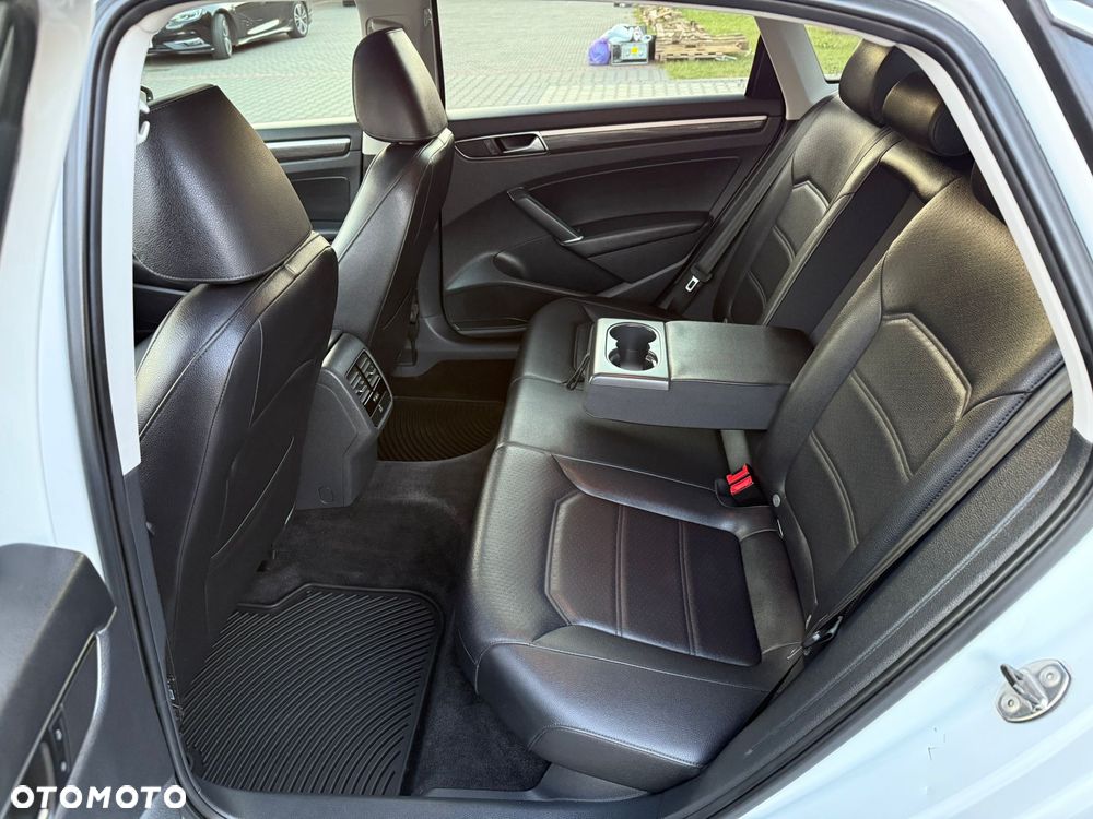 Volkswagen Passat - 19