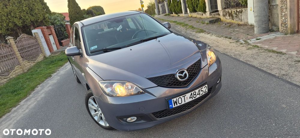 Mazda 3 1.6 Active + - 23