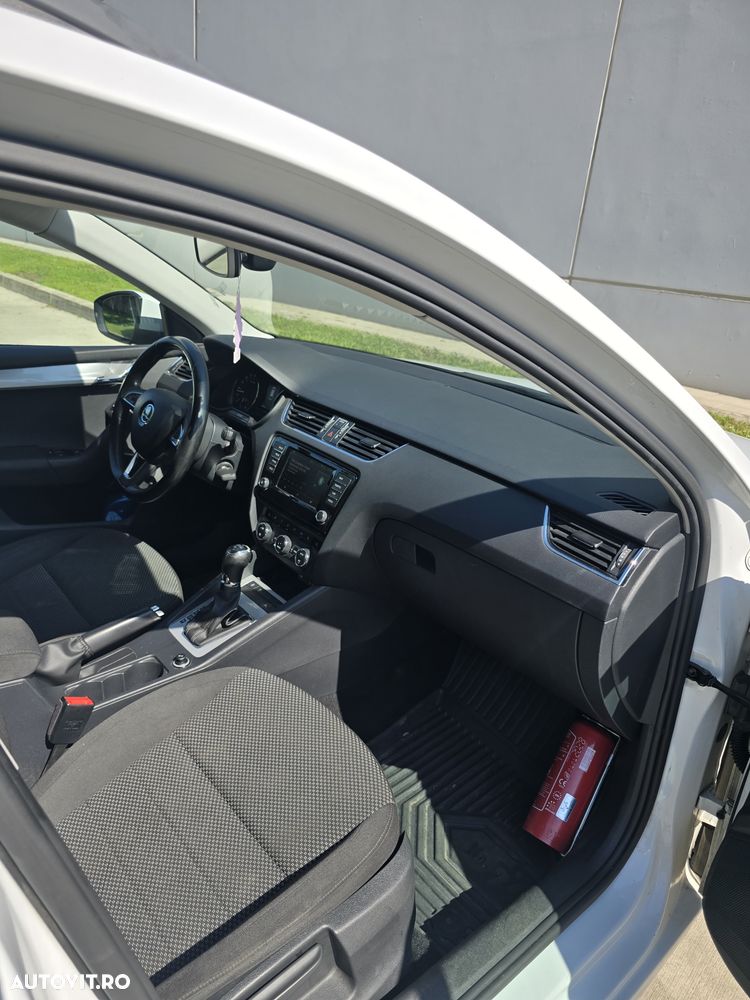 Skoda Octavia 2.0 TDI DSG Ambition - 10
