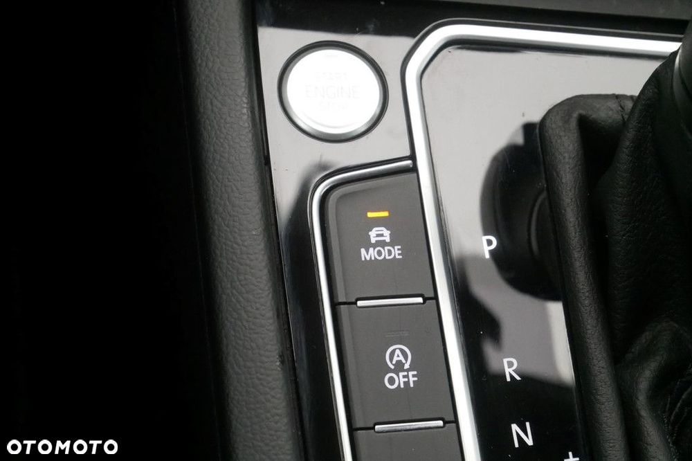 Volkswagen Passat Variant 2.0 TSI Elegance DSG - 23