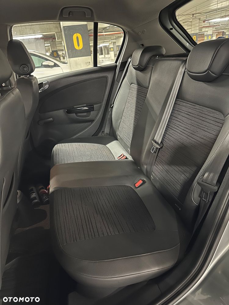 Opel Corsa 1.2 16V Cosmo - 32