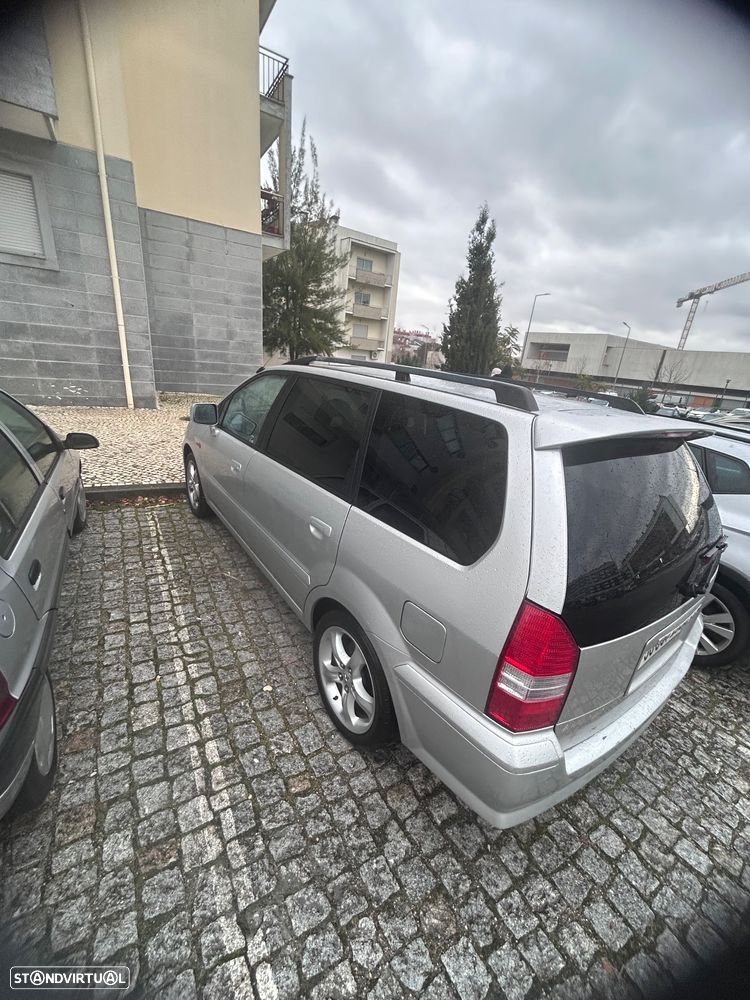 Mitsubishi Space Wagon - 7