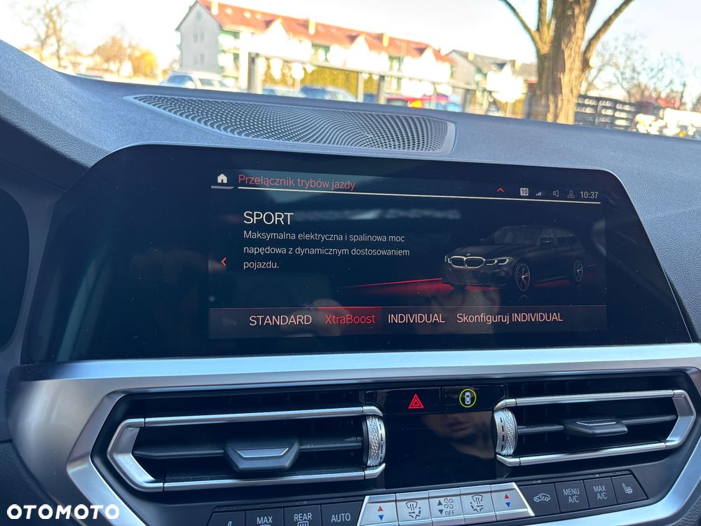 BMW Seria 3 330e xDrive M Sport - 38