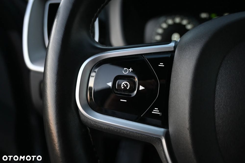 Volvo XC 60 B4 D AWD R-Design - 28