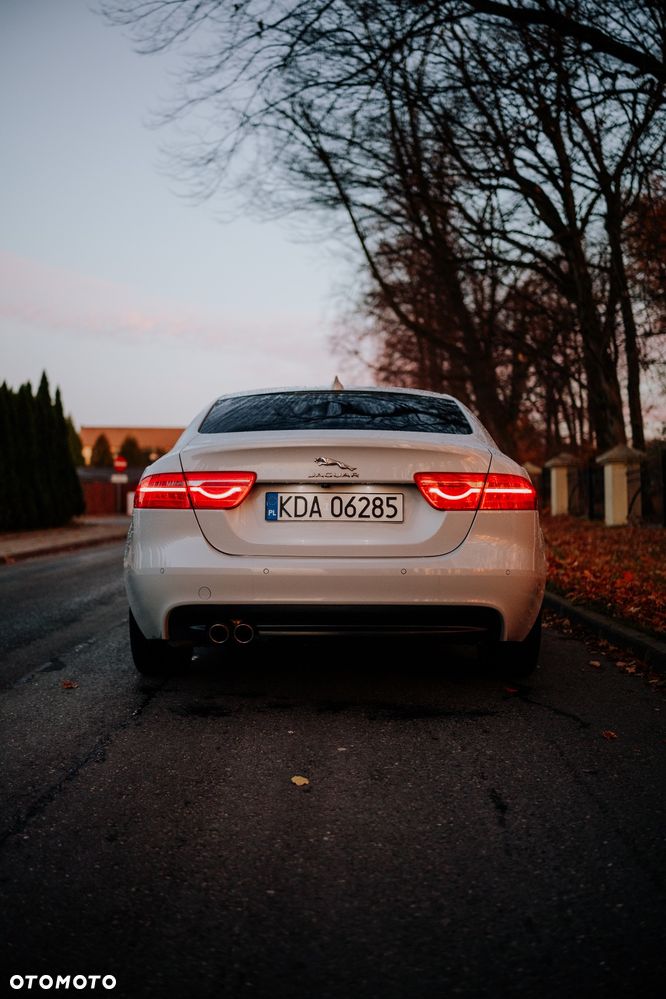 Jaguar XE 2.0 D AWD R-Sport - 9