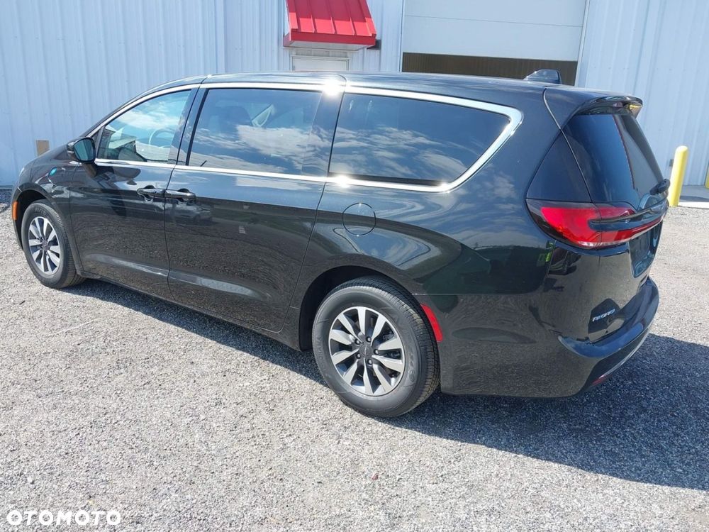 Chrysler Pacifica - 6