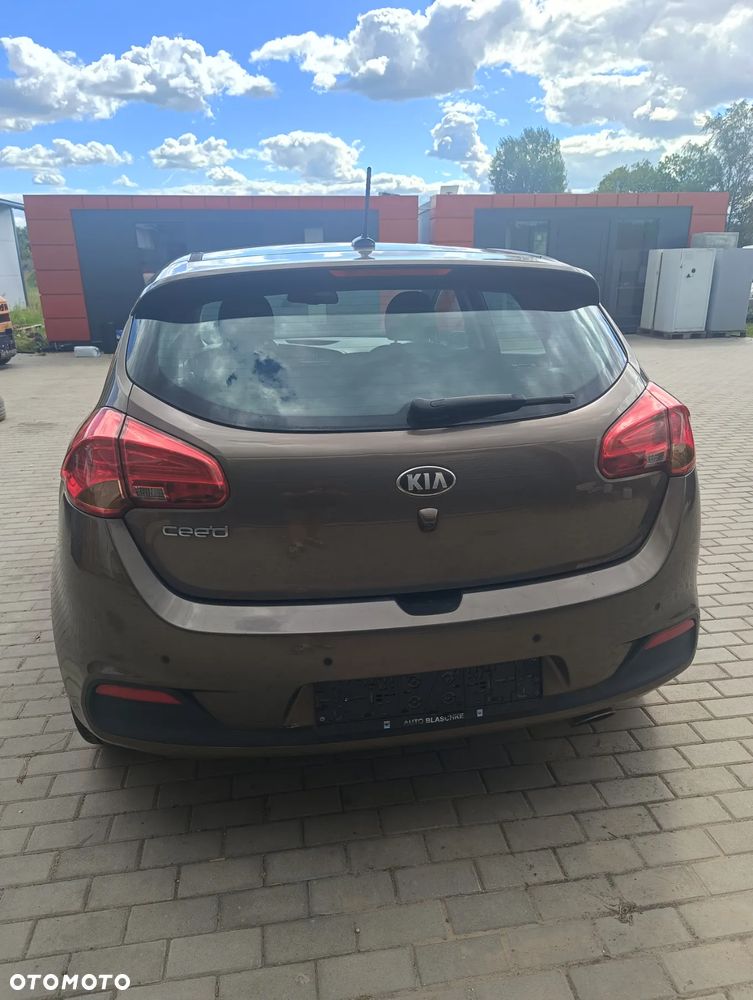 Kia Ceed 1.6 GDI Dream Team Edition - 6