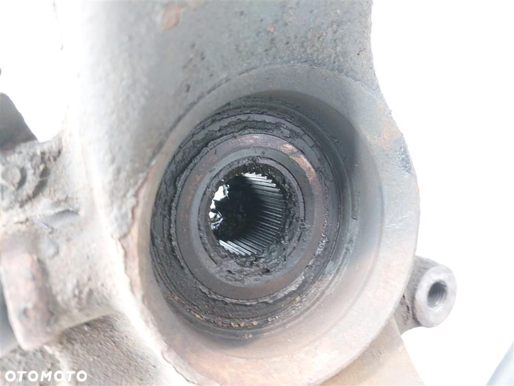 Zwrotnica PIASTA WAHACZ prawa przód Audi A8 D2 1994-2002R  4D0407258L - 2