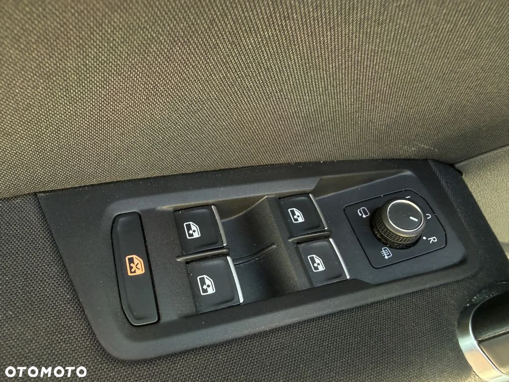 Volkswagen Touran 2.0 TDI BMT Highline DSG - 16