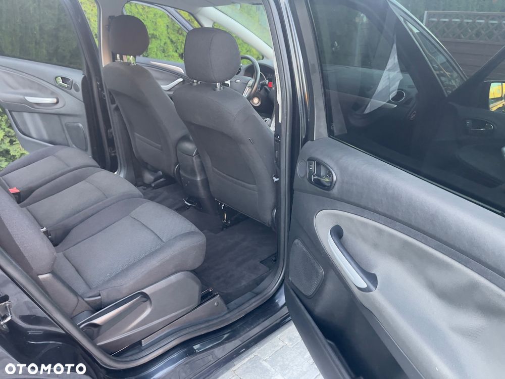 Ford S-Max - 12