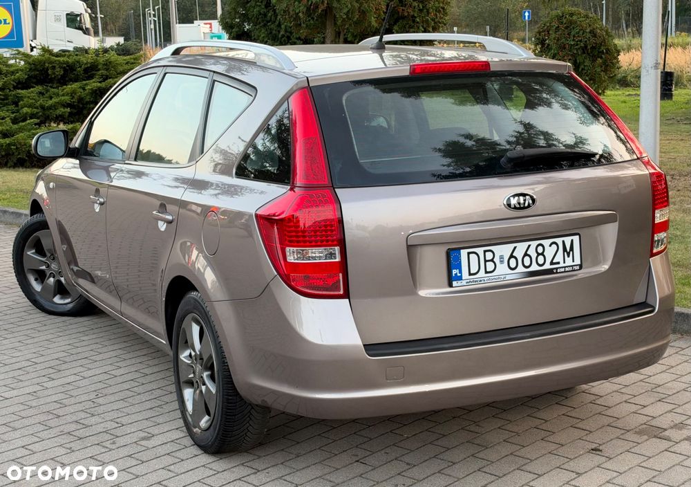 Kia Ceed 1.4 CVVT Dream-Team Edition - 4