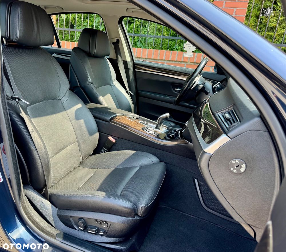 BMW Seria 5 550i Sport-Aut - 15