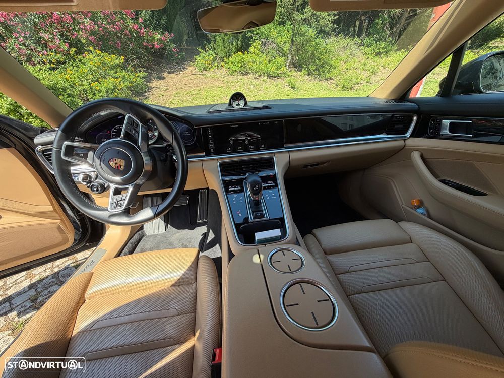 Porsche Panamera 4 S - 12