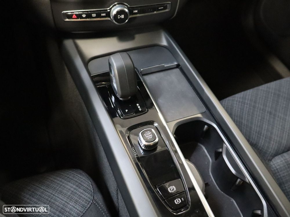 Volvo XC 60 2.0 T6 PHEV Core AWD - 22