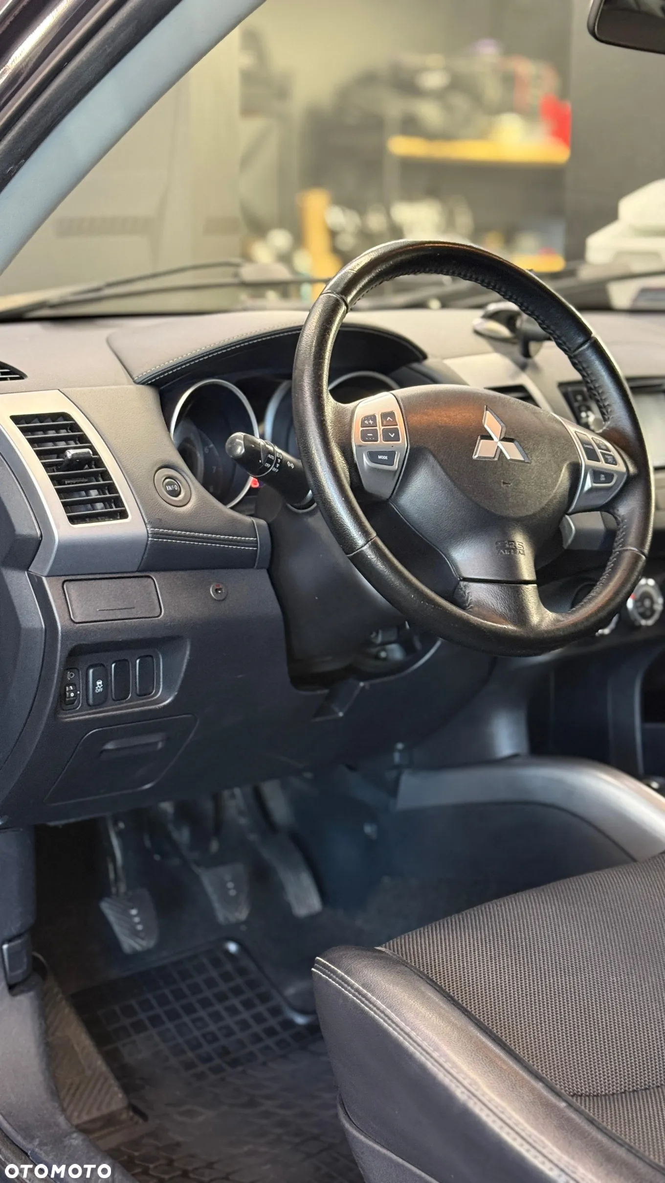 Mitsubishi Outlander 2.0 Intense + NAVI 2WD EU5 - 29