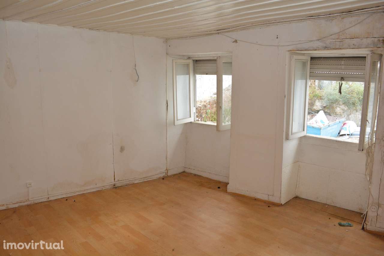 Prédio T4 - 3 Pisos - Centro Histórico da Covilhã - Grande imagem: 4/11