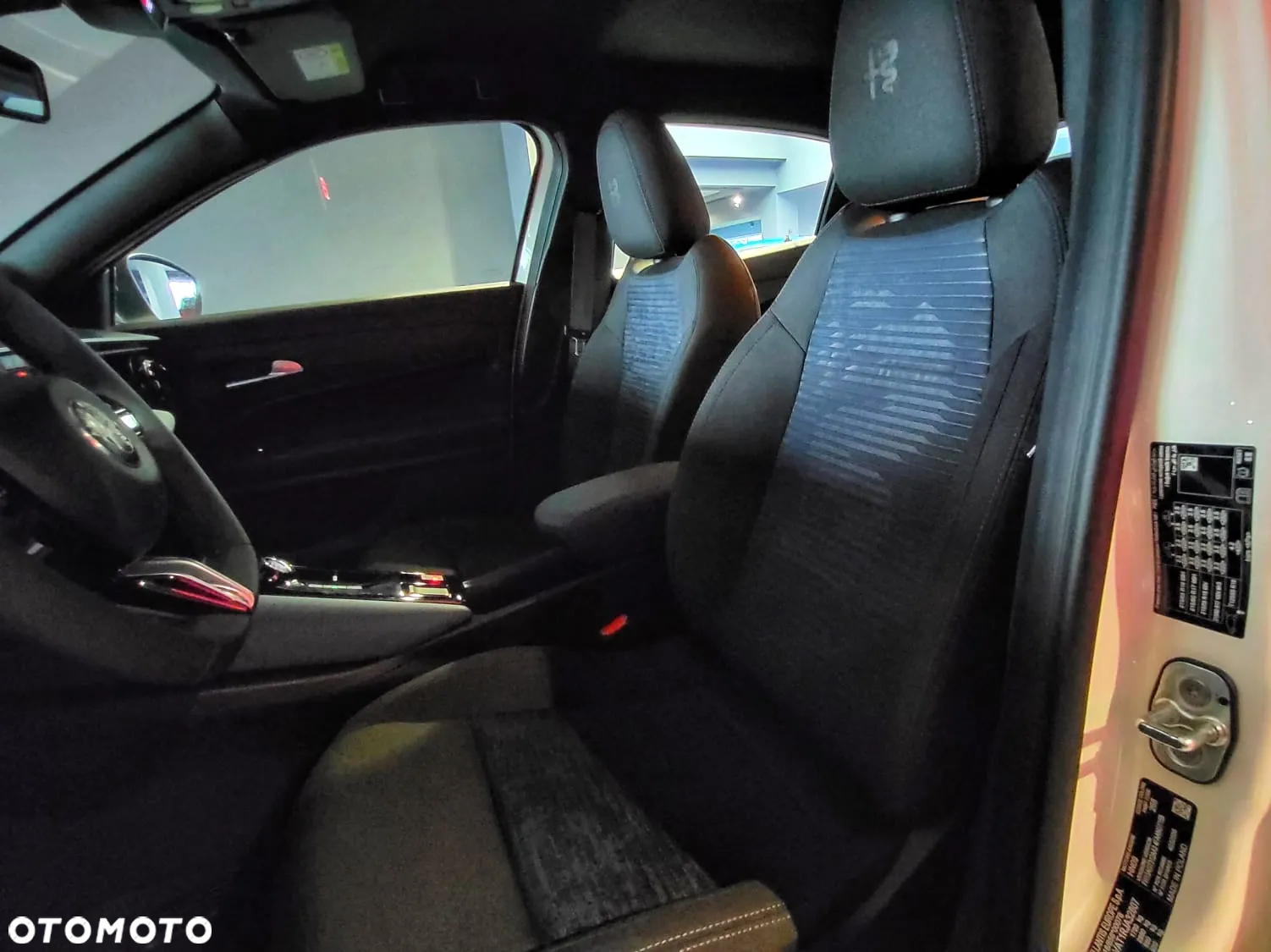Alfa Romeo Junior 1.2 mHEV Ibrida eDCT - 13