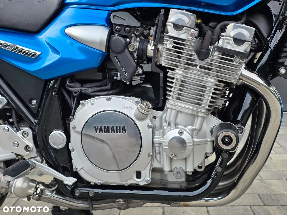 Yamaha XJR - 8