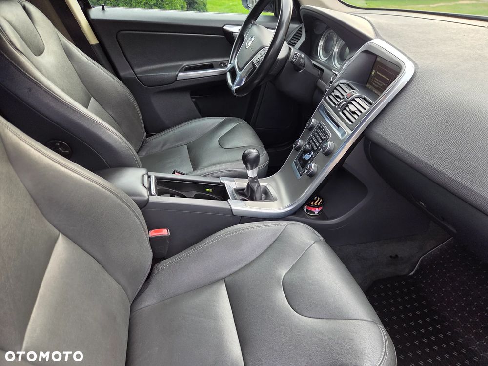 Volvo XC 60 D4 Momentum - 16