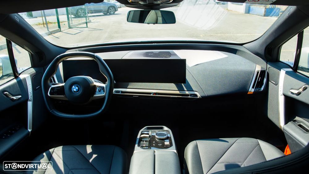 BMW iX xDrive 40 — fotografia 14