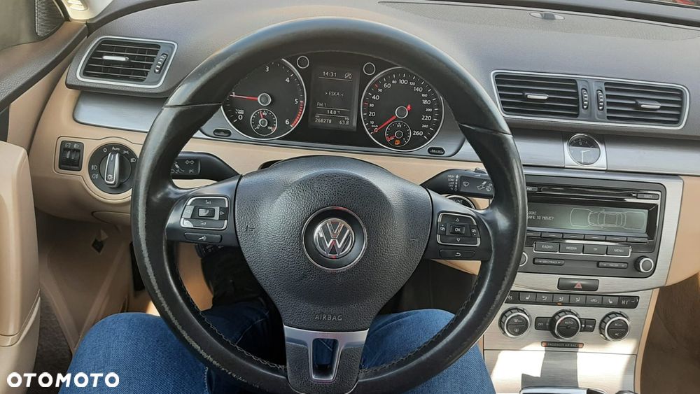 Volkswagen Passat 2.0 Blue TDI SCR Comfortline - 11